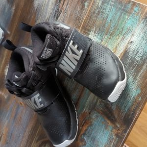 Nike team hustle shoes